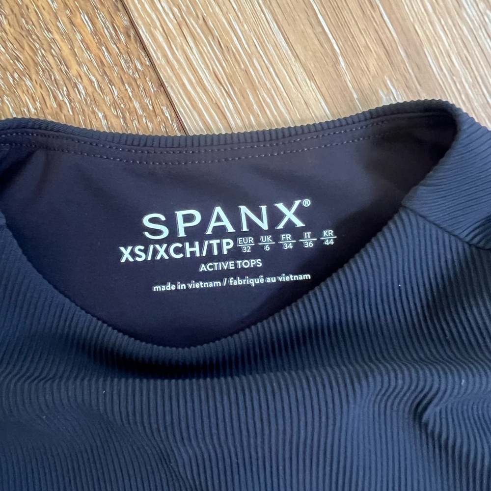 EUC SPANX Contour Rib Mock Neck Crop Top - Picture 3 of 7